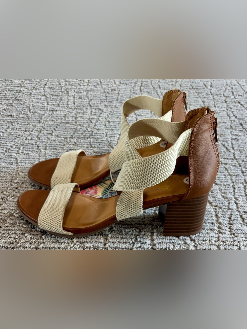 NEW‎ Tommy Bahama Women’s Size 9 Beige Cross Strap Thalia Heeled Sandals